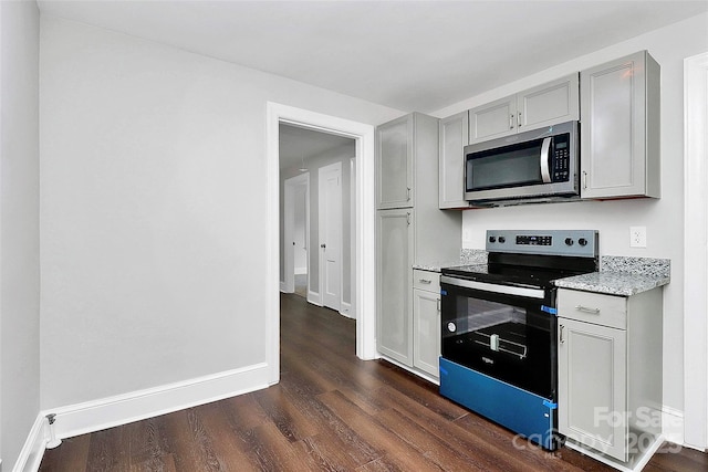 kitchen featuring gray cabinetry, electric range, baseboards, dark wood-style floors, and stainless steel microwave