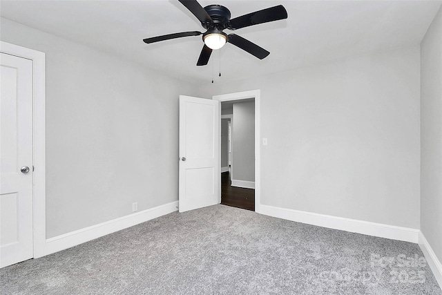 unfurnished bedroom featuring carpet floors, baseboards, and a ceiling fan