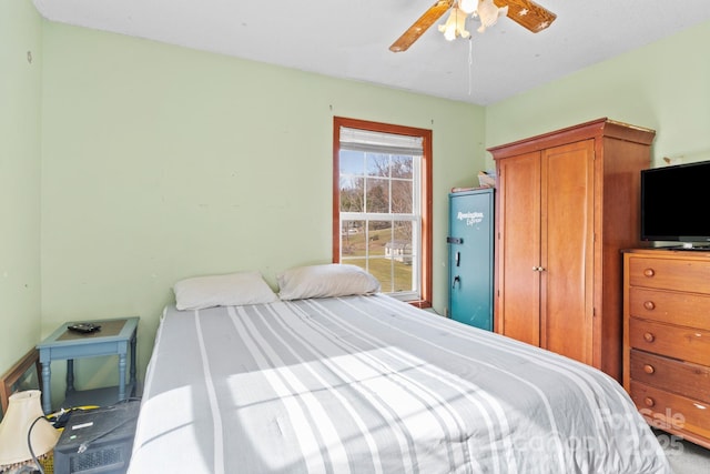 bedroom featuring ceiling fan