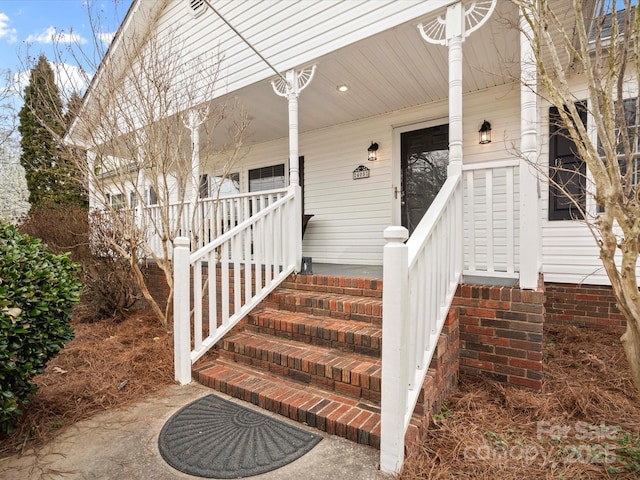 entrance to property featuring a porch