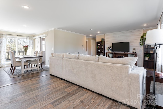 living area featuring dark wood-style flooring, recessed lighting, and crown molding