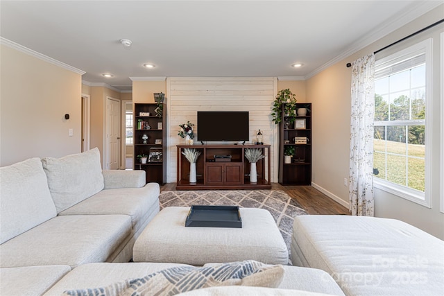 living room with baseboards, ornamental molding, wood finished floors, and recessed lighting