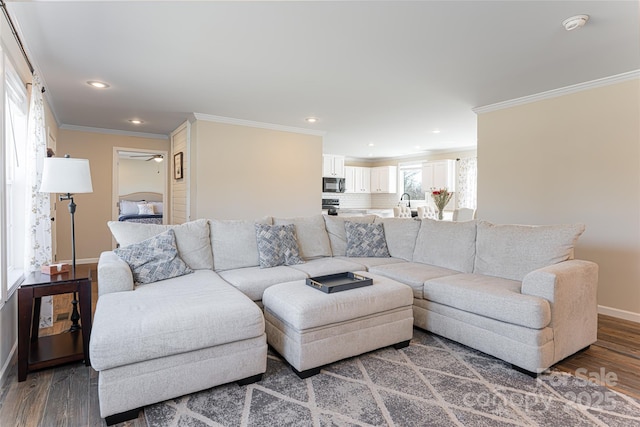 living room with crown molding, baseboards, wood finished floors, and recessed lighting