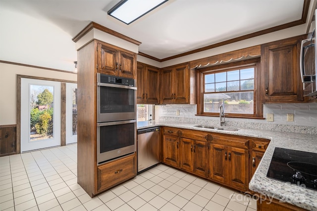 kitchen with stainless steel appliances, plenty of natural light, a sink, and crown molding