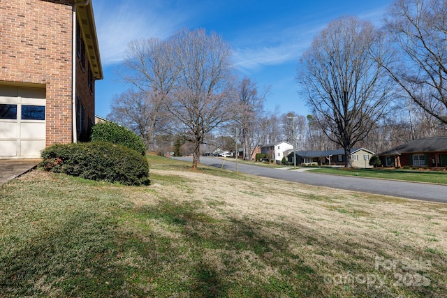 view of yard featuring a residential view