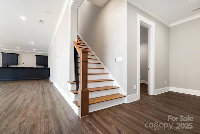 stairway featuring recessed lighting, visible vents, ornamental molding, wood finished floors, and baseboards