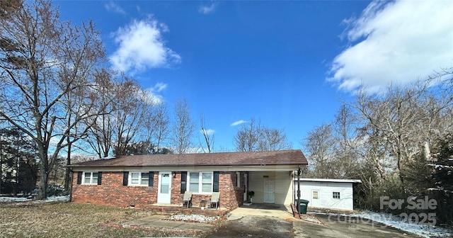 single story home featuring brick siding and crawl space