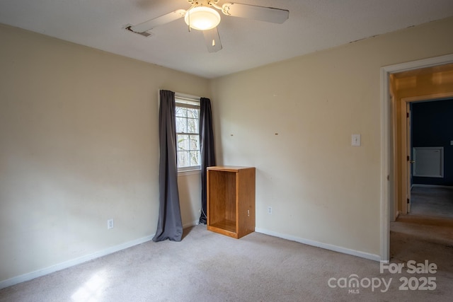 unfurnished room featuring ceiling fan, light carpet, and baseboards