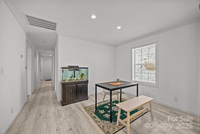 interior space with crown molding, recessed lighting, visible vents, light wood-type flooring, and baseboards