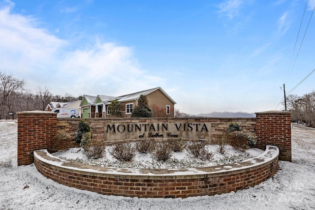 view of community / neighborhood sign