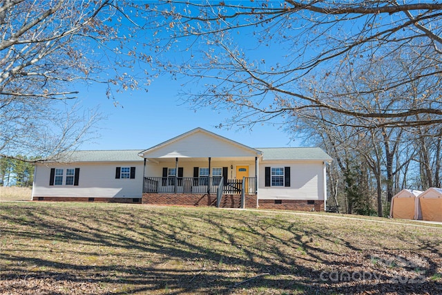 view of front facade with a porch, crawl space, and a front yard