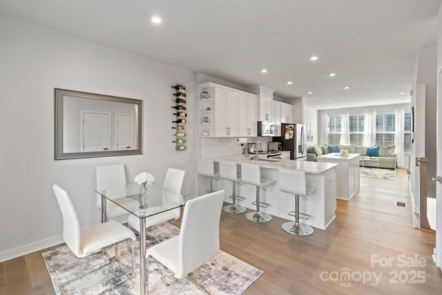 dining space featuring visible vents, recessed lighting, baseboards, and light wood-style floors