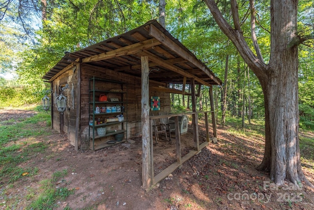 view of outbuilding featuring an outbuilding