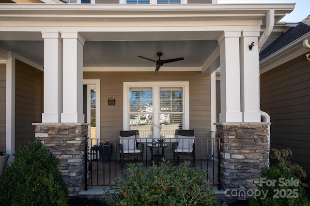 view of exterior entry featuring ceiling fan and a porch