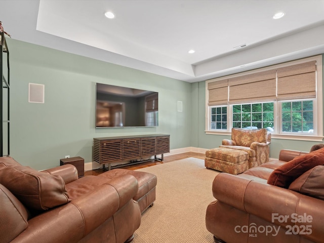 living room featuring recessed lighting, visible vents, and baseboards