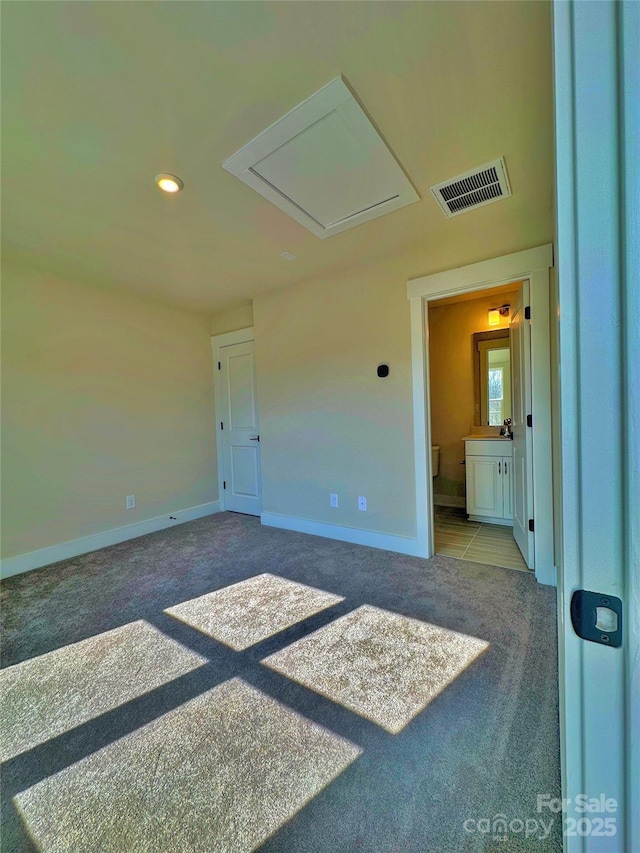 carpeted empty room featuring baseboards, visible vents, and recessed lighting