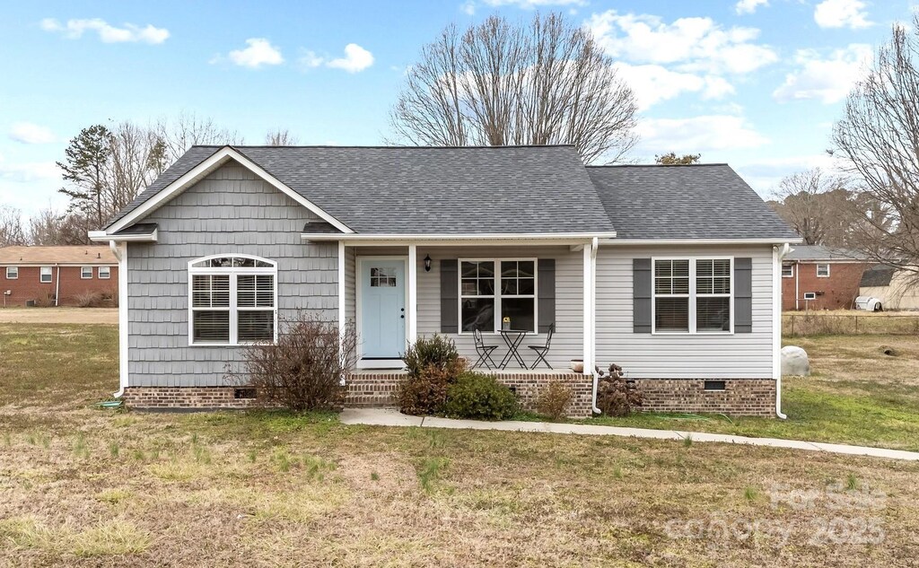 245 N Dale Ave, Kannapolis, NC 28081 - view of front facade with crawl space, a shingled roof, a porch, and a front lawn