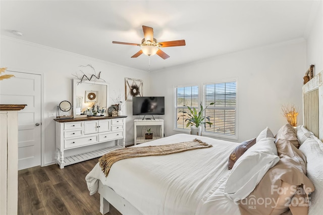 bedroom with dark wood-style floors, a ceiling fan, and crown molding