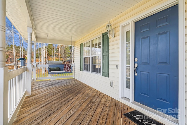 property entrance featuring a porch