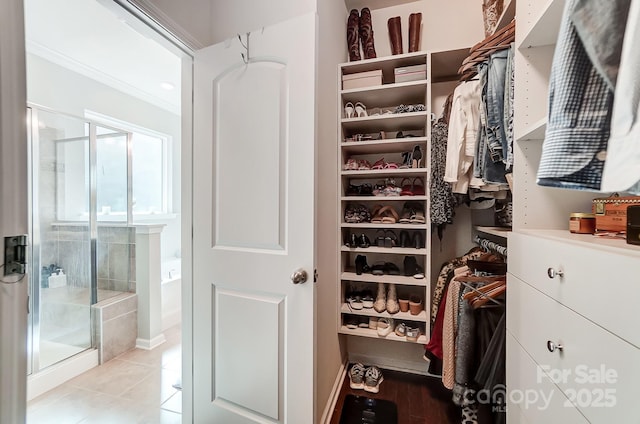 spacious closet featuring light tile patterned flooring