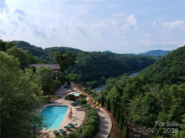 Listing photo 3 for 3641 French Broad Pkwy Unit 5, Marshall NC 28753