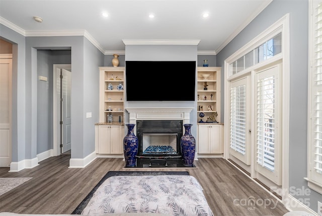 living room featuring baseboards, a fireplace with flush hearth, ornamental molding, and wood finished floors