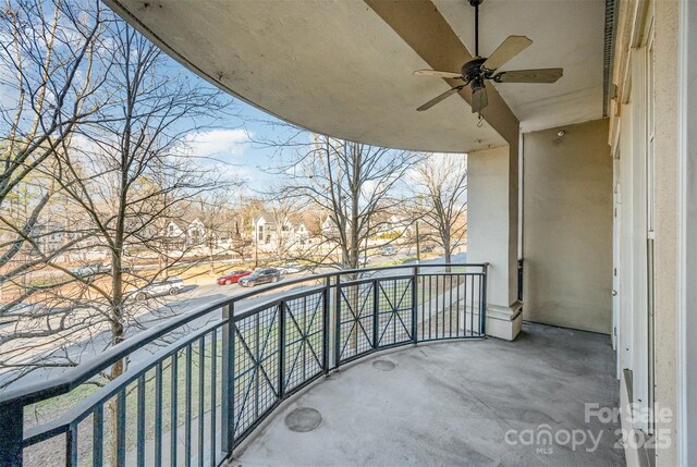 balcony featuring ceiling fan