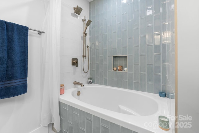 bathroom featuring tiled shower / bath