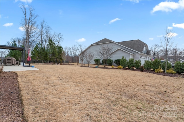 view of yard featuring a patio