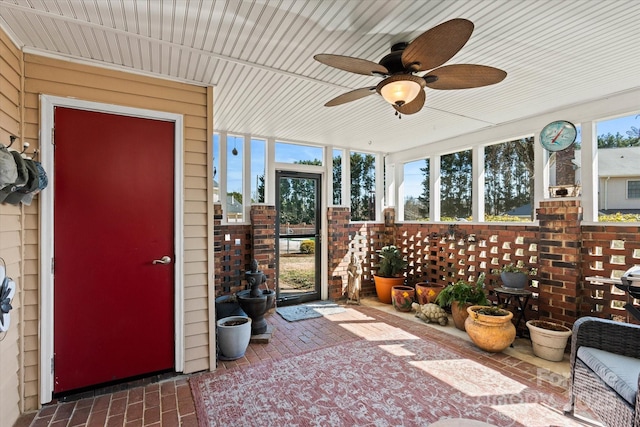 sunroom / solarium featuring ceiling fan