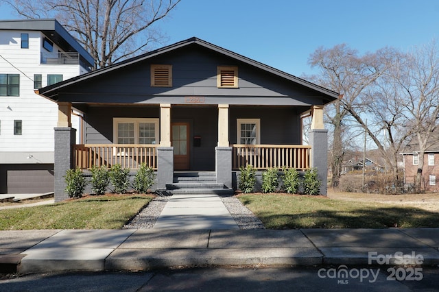 view of front facade with a porch and a front lawn