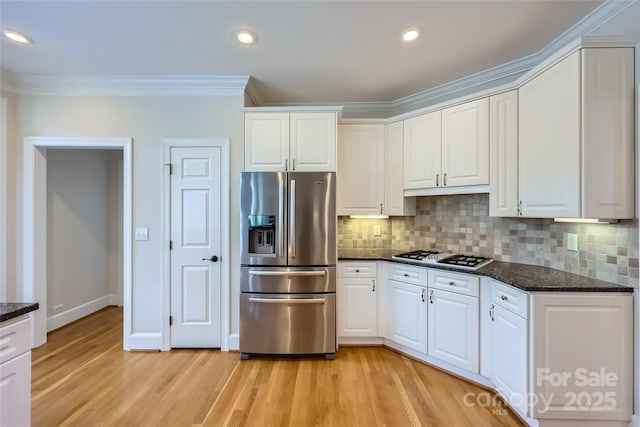 kitchen featuring white gas cooktop, light wood-style flooring, stainless steel refrigerator with ice dispenser, and decorative backsplash