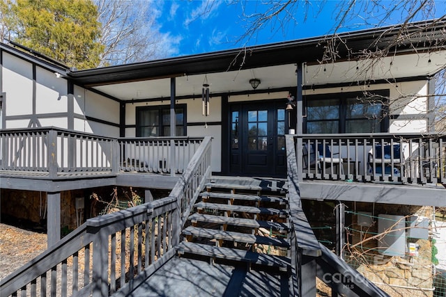 entrance to property featuring a porch