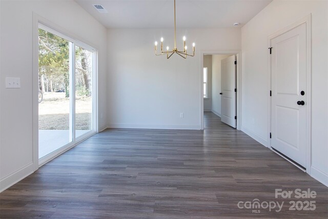 unfurnished dining area with dark wood-style floors, baseboards, visible vents, and an inviting chandelier