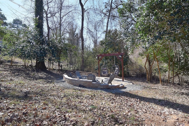 view of yard featuring an outdoor fire pit