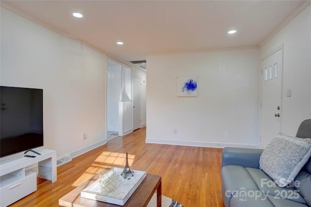 living area with recessed lighting, visible vents, ornamental molding, wood finished floors, and baseboards