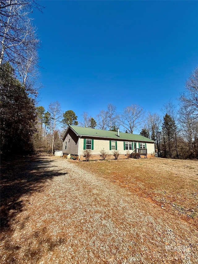 view of front of home with driveway