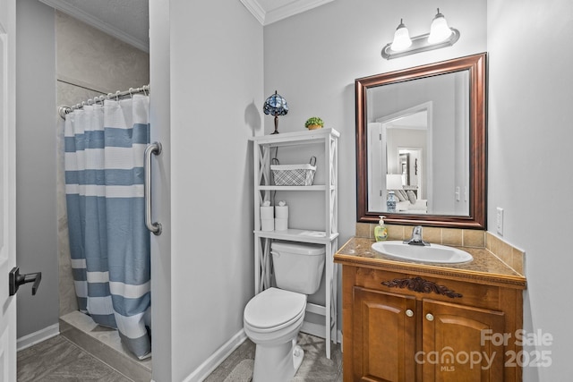 full bathroom featuring crown molding, baseboards, toilet, a shower with curtain, and vanity