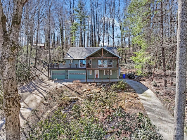 view of front of home featuring driveway