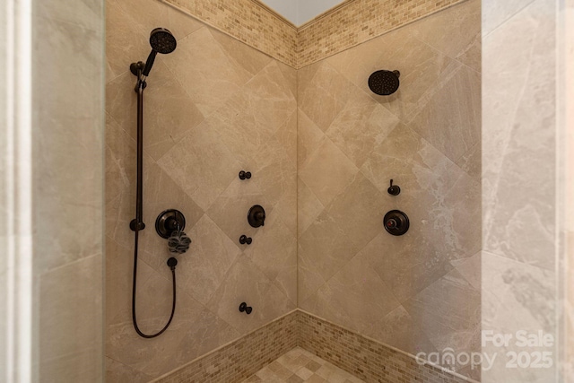 full bathroom featuring tiled shower