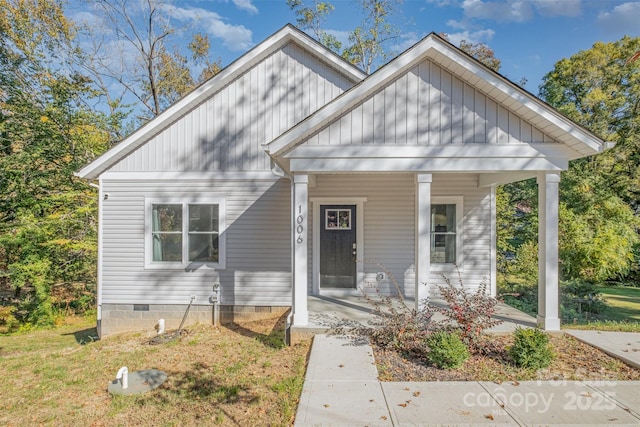 view of front of property featuring a porch and crawl space