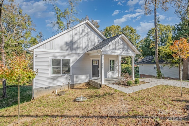 view of front facade with covered porch, crawl space, and a front yard