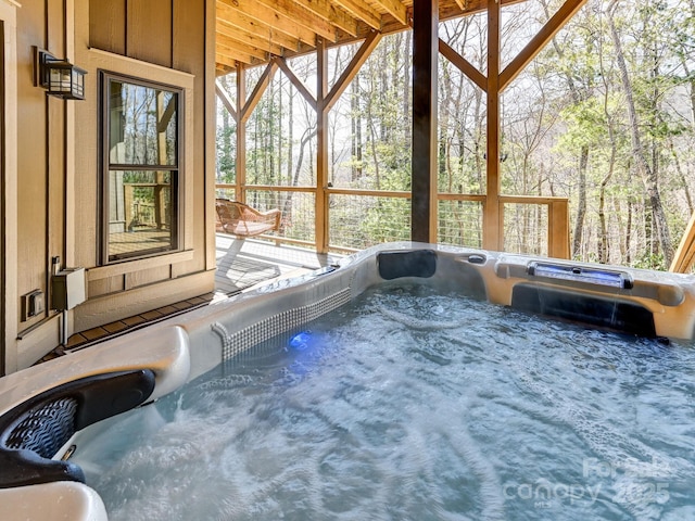 sunroom / solarium with a jacuzzi