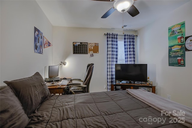 bedroom featuring a ceiling fan