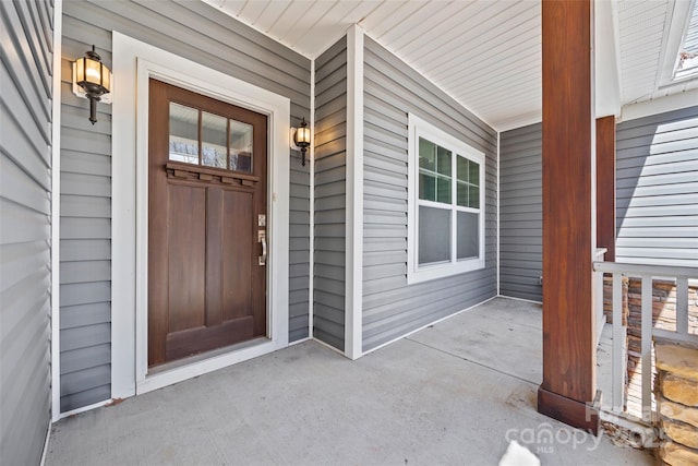 entrance to property featuring a porch