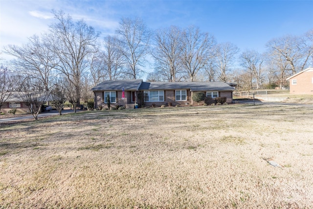 view of front of home featuring a front yard