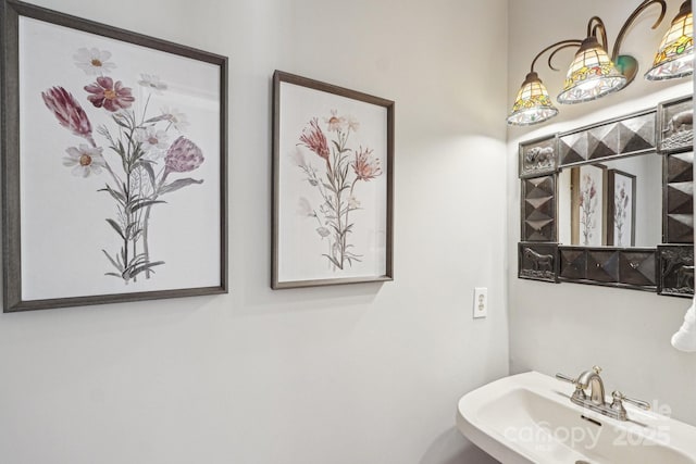 bathroom featuring a sink