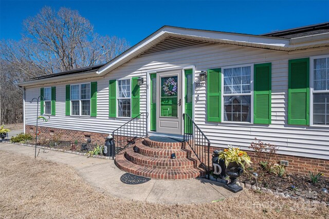 view of front of home with crawl space