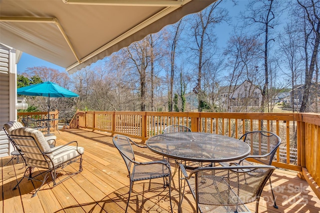 deck with outdoor dining area