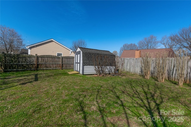 view of yard featuring a fenced backyard, an outdoor structure, and a shed